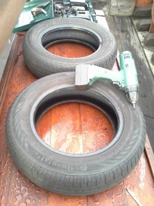 Eerst ophang- en ontwateringsgaten boren.